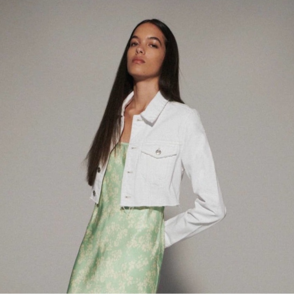 ZARA Cropped Denim Jacket M Frayed Hem
Distressed White Cotton